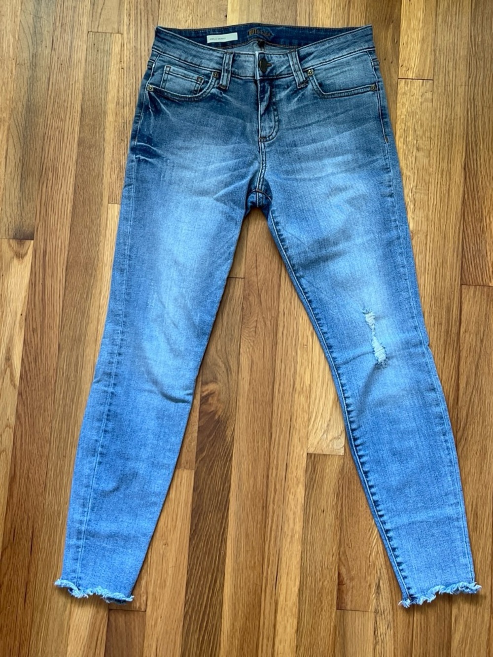 Kut from the Kloth Light Blue Skinny Jeans with Frayed Hem